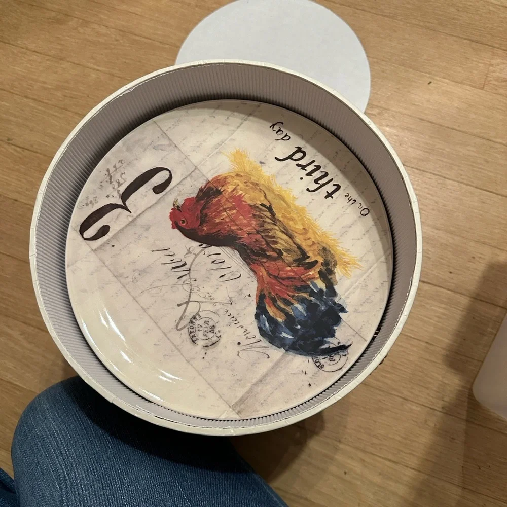 Williams Sonoma Gold and White Plate